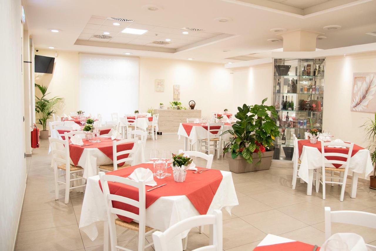 Hotel Ristorante La Terrazza Ceprano Exterior foto